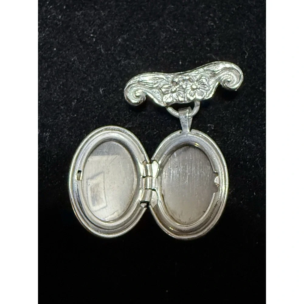 Vintage Princess Pride Sterling Silver Etched Heart Locket On Pin Brooch Hangs - Picture 3 of 8